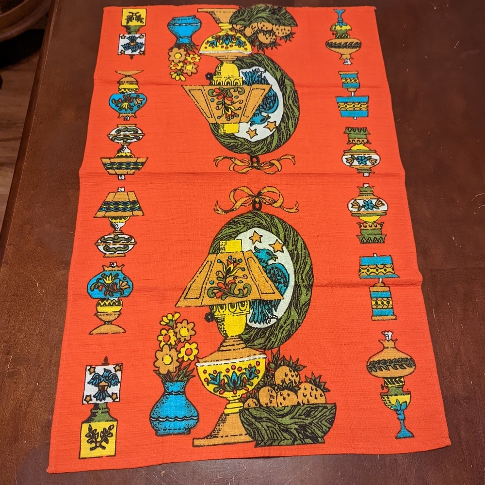 Set of 2 Vintage Retro Hand Towels